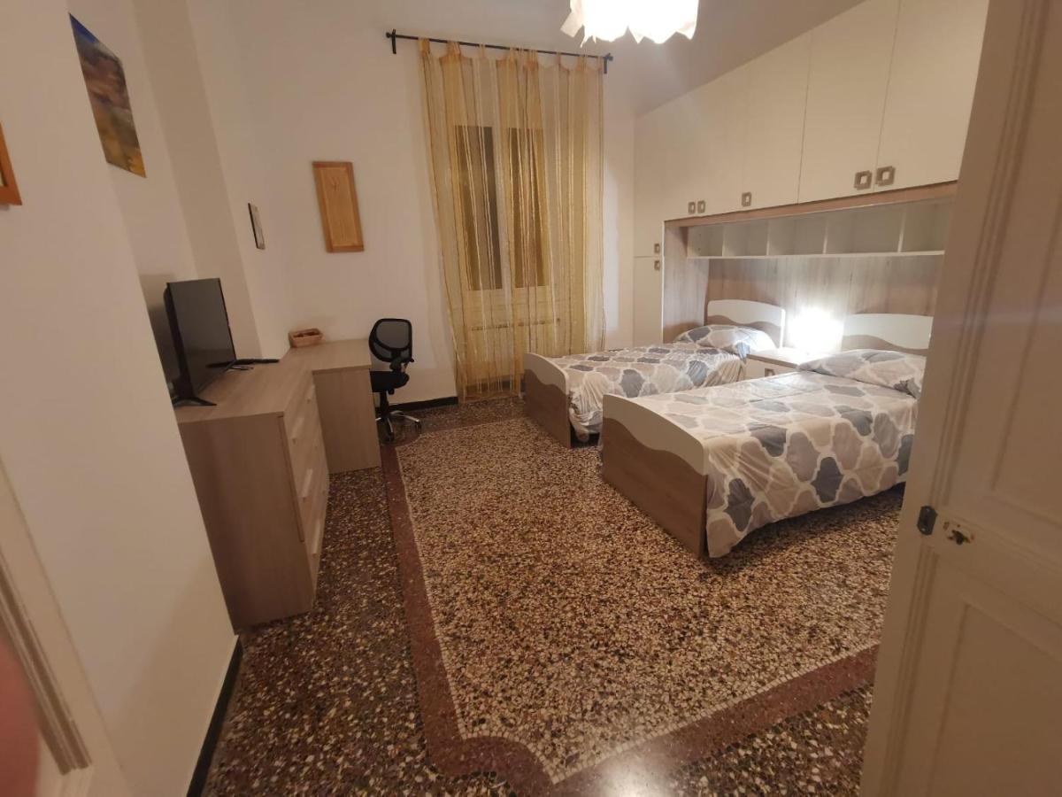 Wow Home - 175 Mq - Posteggio Privato - Davanti Porto Traghetti - Fino A 10 Posti Letto Genoa Exterior photo
