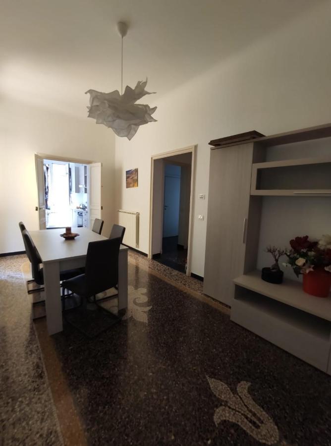 Wow Home - 175 Mq - Posteggio Privato - Davanti Porto Traghetti - Fino A 10 Posti Letto Genoa Exterior photo