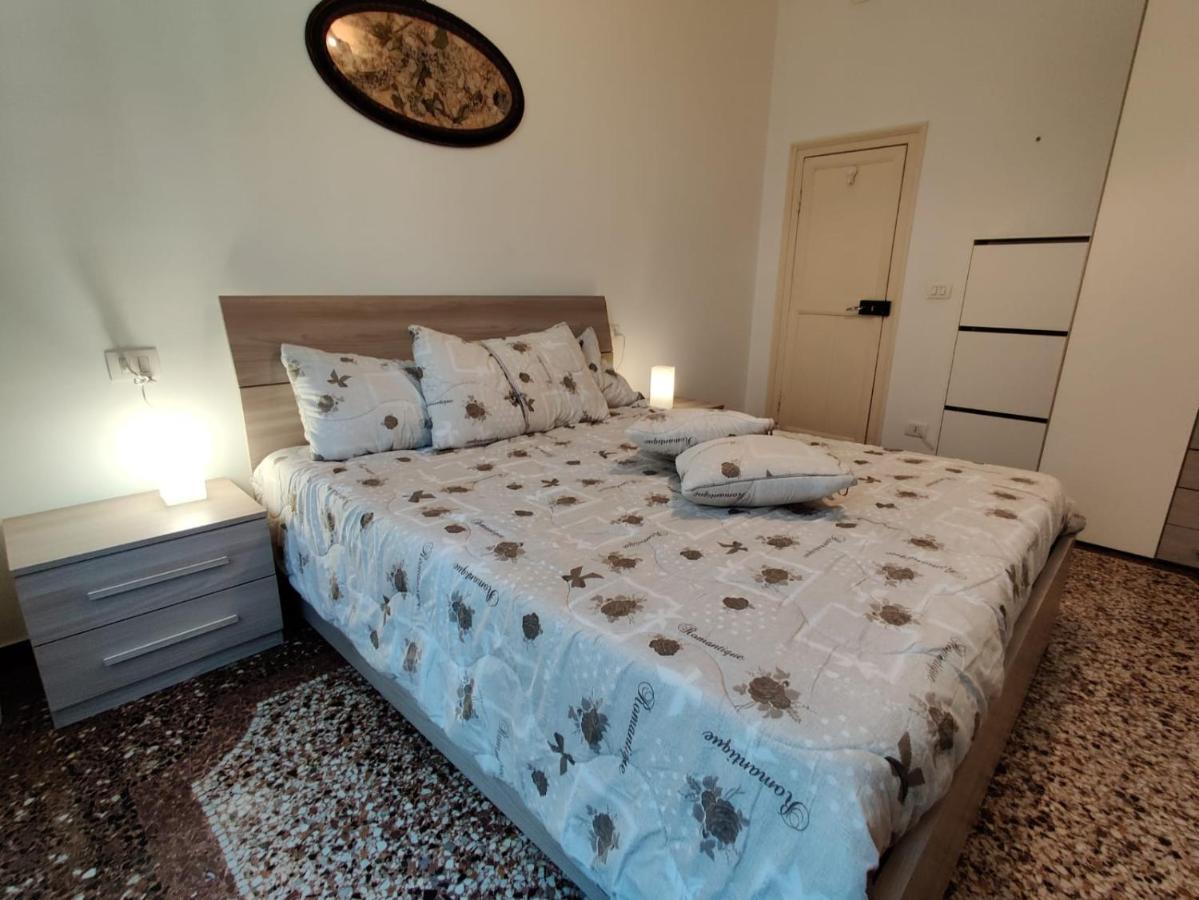 Wow Home - 175 Mq - Posteggio Privato - Davanti Porto Traghetti - Fino A 10 Posti Letto Genoa Exterior photo
