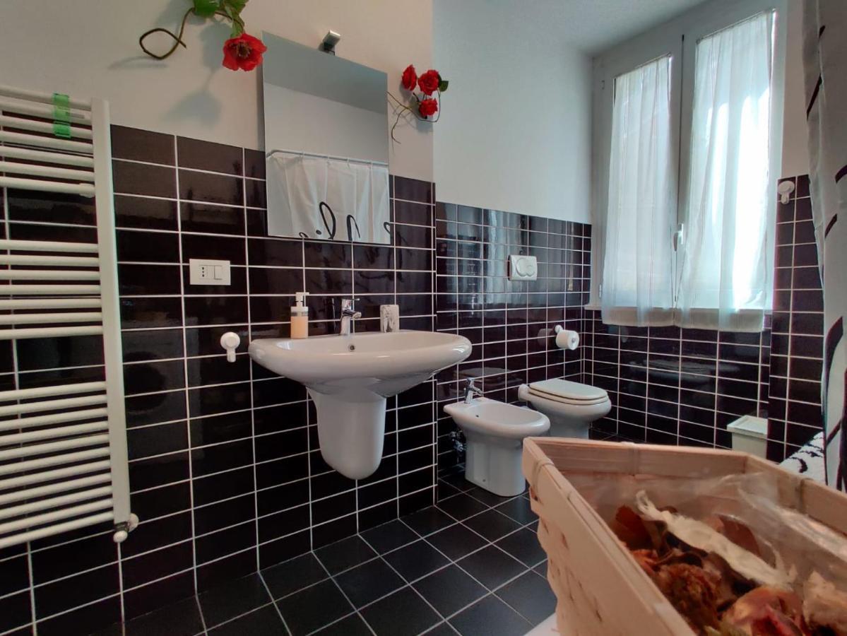 Wow Home - 175 Mq - Posteggio Privato - Davanti Porto Traghetti - Fino A 10 Posti Letto Genoa Exterior photo